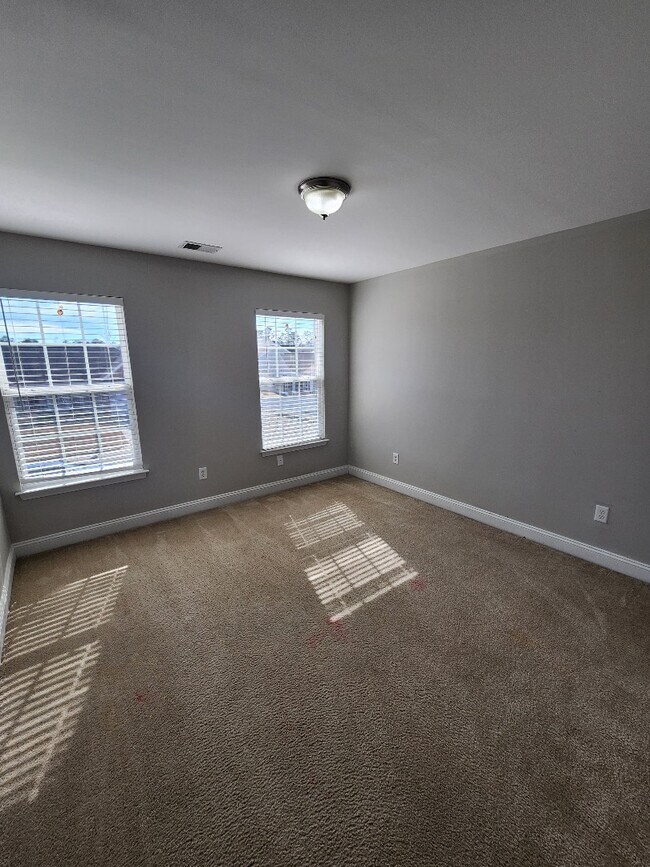 Building Photo - 422 Moss Pond Rd