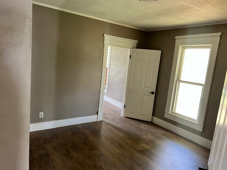 Building Photo - 411 N Pottenger Ave