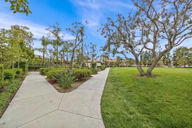 Building Photo - Beautiful detached condo in Painted Trails!