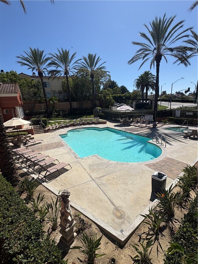 Building Photo - 1028 S Rossano Way