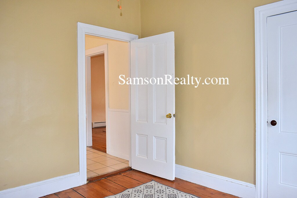 Building Photo - 157 Ives St