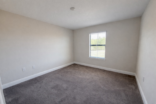 Building Photo - Spacious 3-Bedroom Townhouse Oasis in Haines City – Your Perfect Retreat!