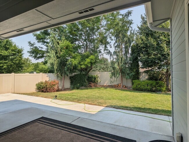 Building Photo - 10238 W Snow Wolf Dr