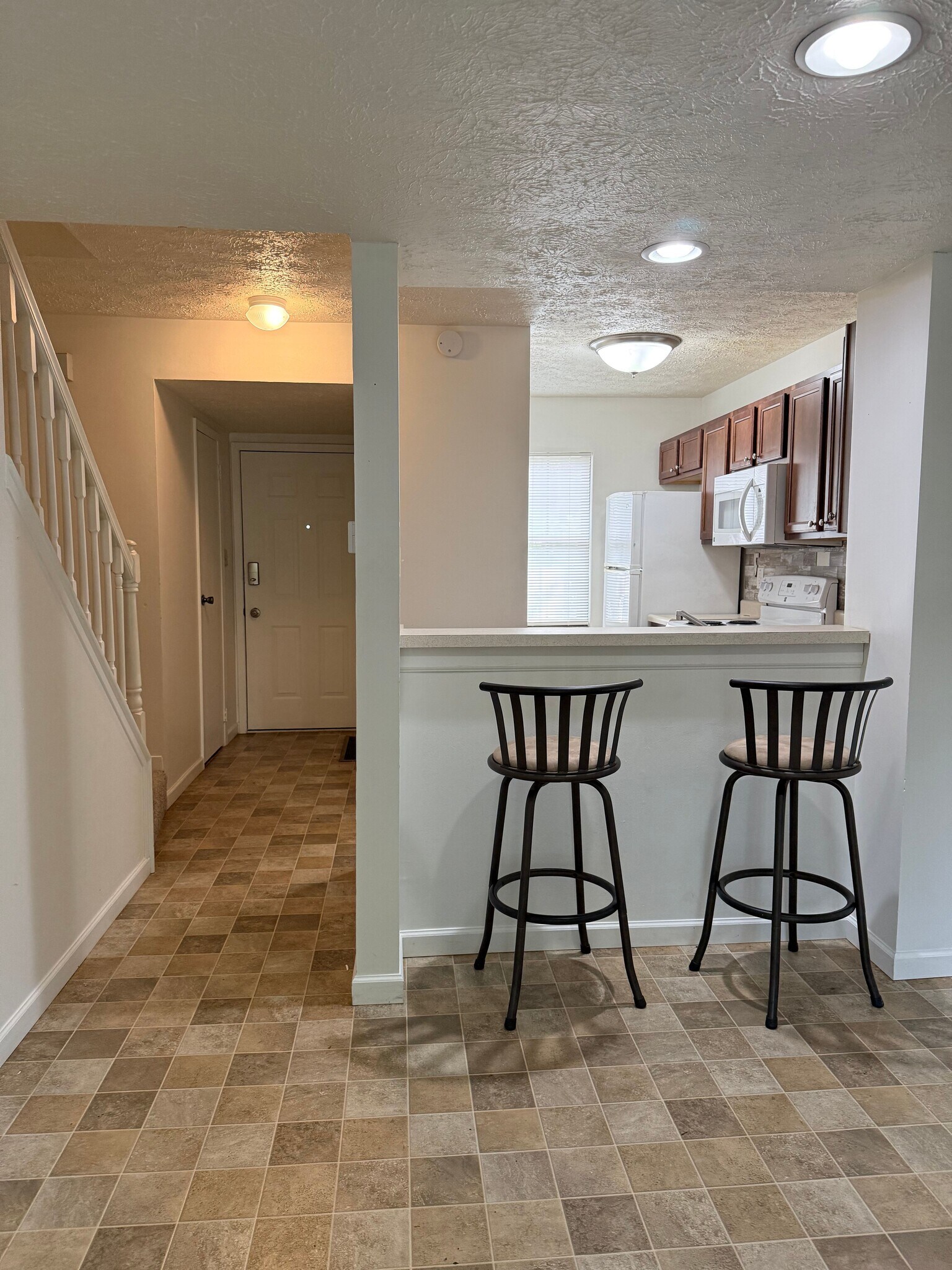 Building Photo - 517 E Graham Pl