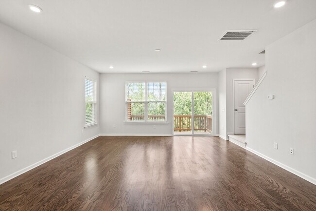 Building Photo - 1039 Commack Dr