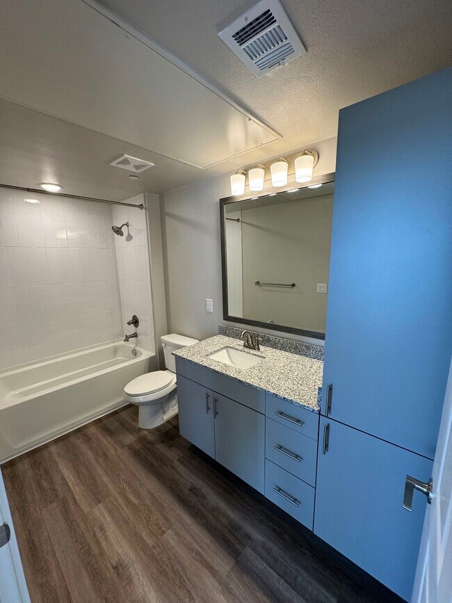 Building Photo - 5000 Overboard Cv