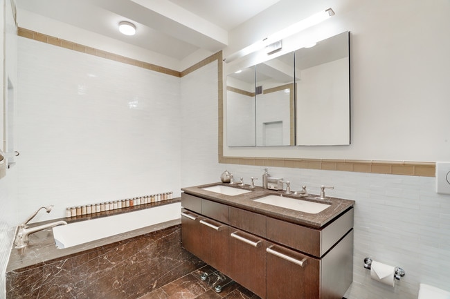 Building Photo - 170 E 77th St