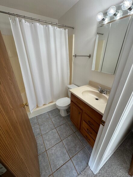 Building Photo - 1347 Cunat Ct