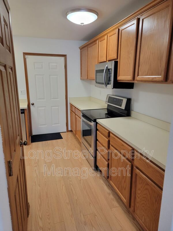 Building Photo - 3121 NE Flintlock Pl