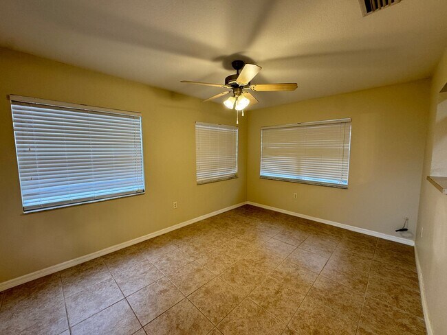 Building Photo - Lovely, Spacious 2 Bedroom, 2 Bathroom Home in Sebring!!