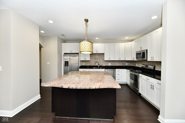 Building Photo - 8555 One W Dr