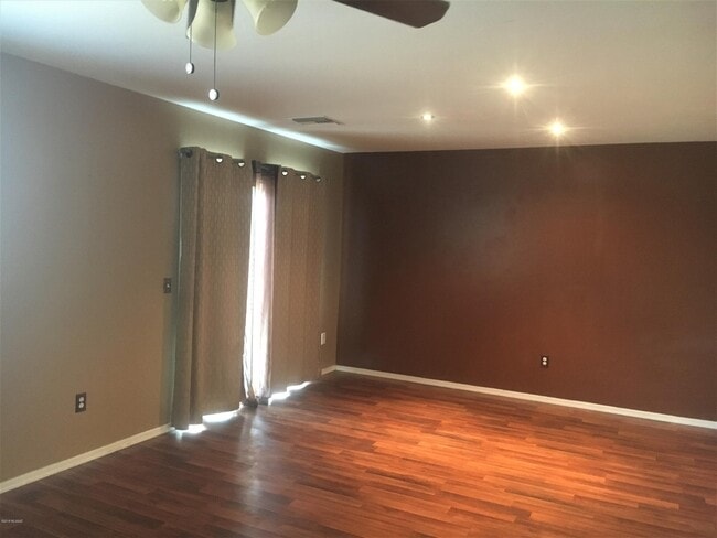 Building Photo - 5210 E Desert Straw Ln