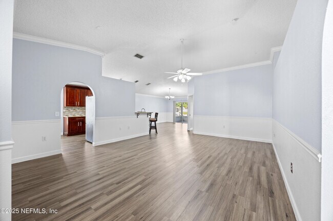 Building Photo - 1969 Willesdon Dr W