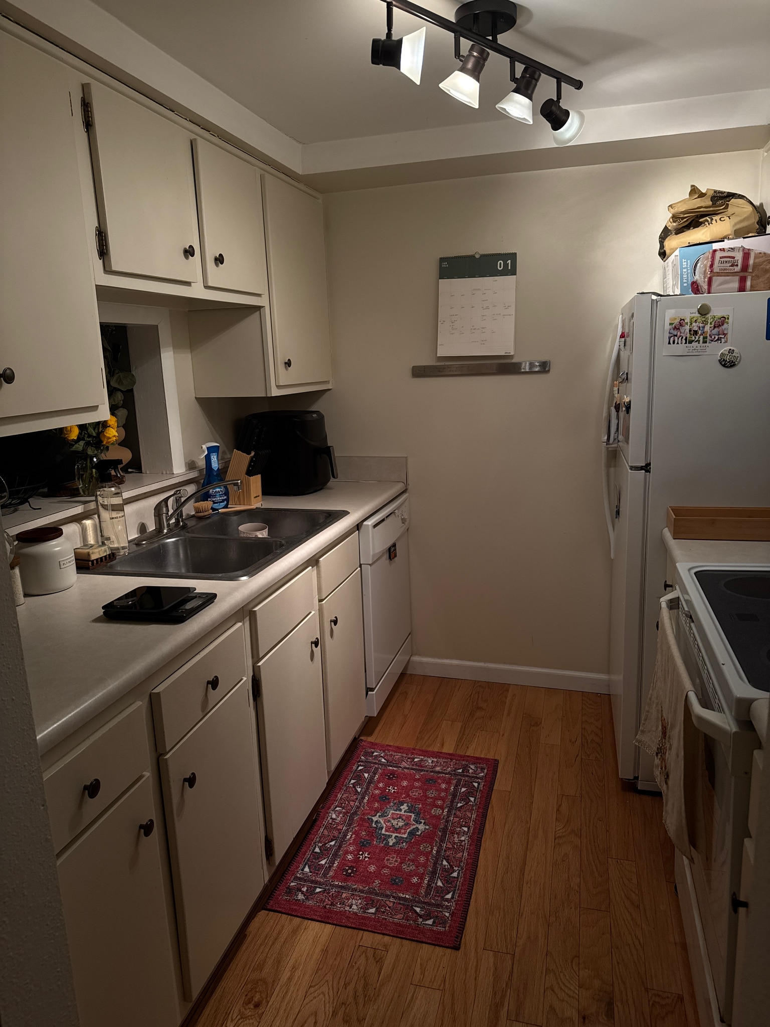 Kitchen - 1479 Cliff Ct