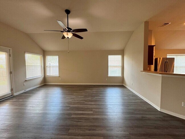 Building Photo - 285 Amber Ash Dr