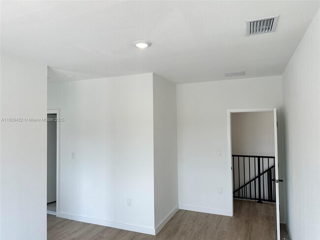 Building Photo - 307 NW 13th Pl