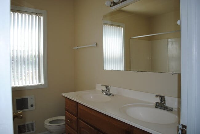 Building Photo - STUDIO/SEMI 1 BEDROOM - AVAILABLE AUGUST 2023!