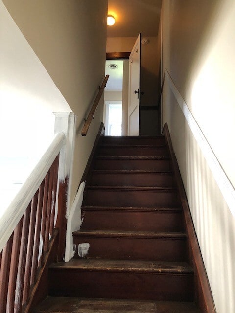 Building Photo - 1359 W Main St