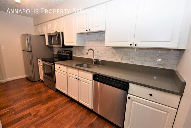 Building Photo - 621 Admiral Dr