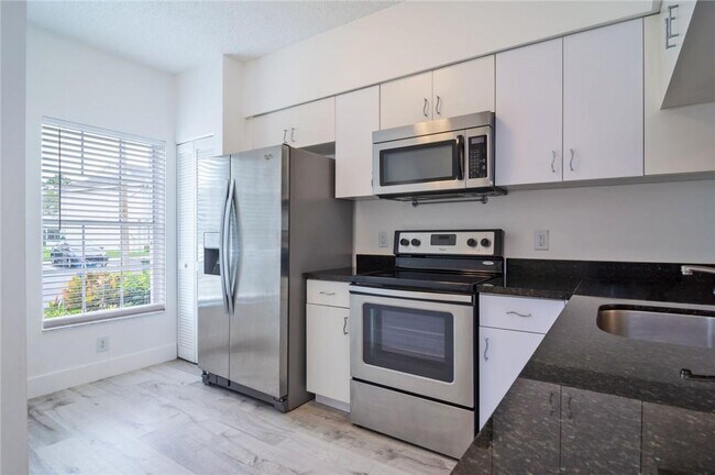 Building Photo - 16637 Hemingway Dr