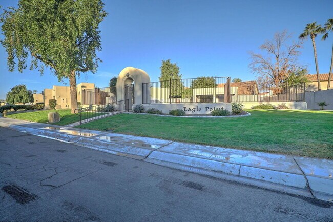 Building Photo - 8940 E Palm Ridge Dr
