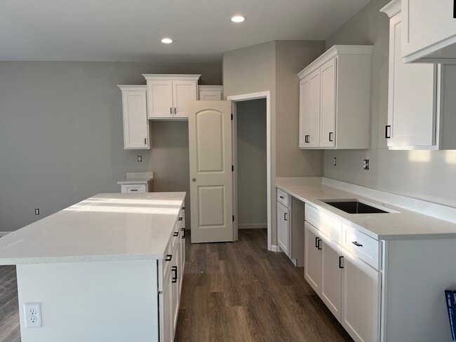 Building Photo - 1323 Sioux Turn