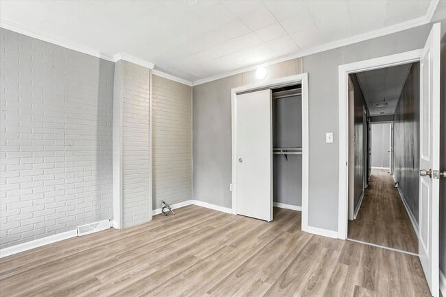 Building Photo - Fully Renovated Single Family House