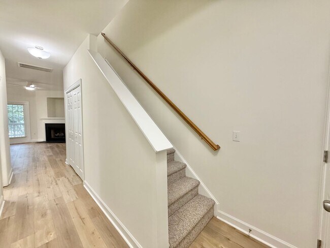 Building Photo - Newly Remodeled 3BD, 3BA Raleigh Townhome ...