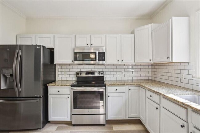 Building Photo - 2640 Oakdale St NW