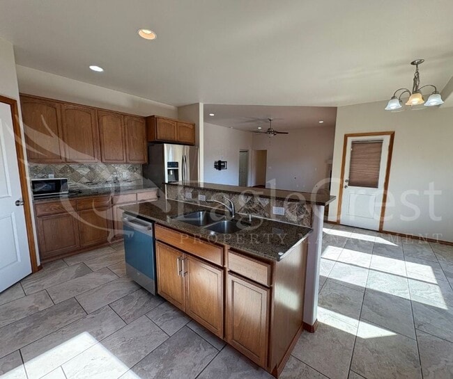 Building Photo - Three Bedroom, Two Bathroom House in Chape...