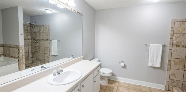 Building Photo - 252 Tara Commons Dr