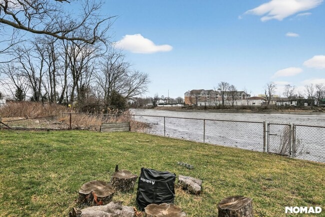 Building Photo - 96 Kenwood Ave