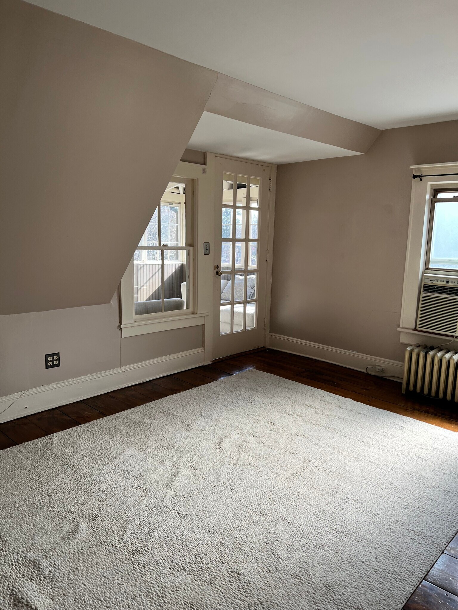 Living Room - 136 E 9th St