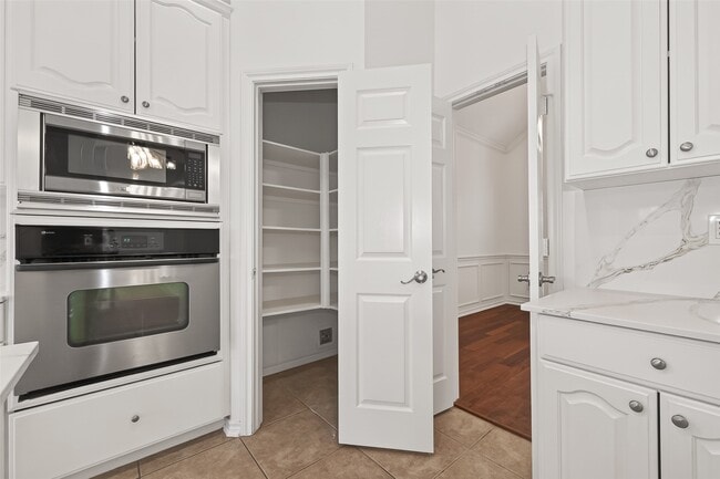 Building Photo - 1015 Longdraw Dr