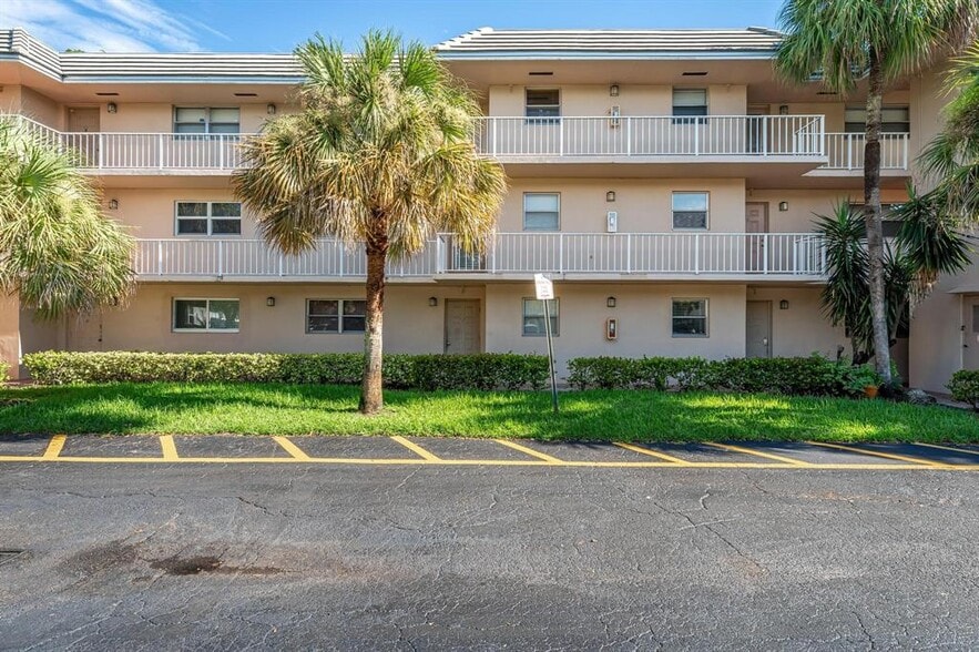 Building Photo - 2850 Forest Hills Blvd