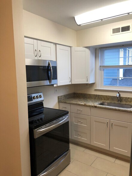 Kitchen - 104 Stewart Ave
