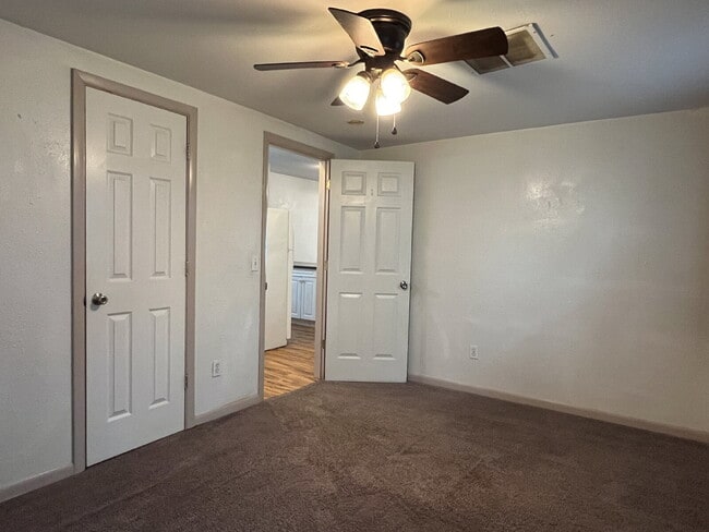 Building Photo - 3 Bedroom House for Lease!!