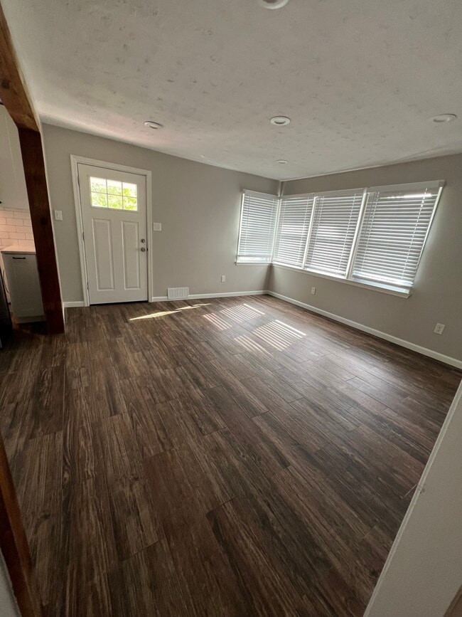 Building Photo - 1302 Coral Sea Dr