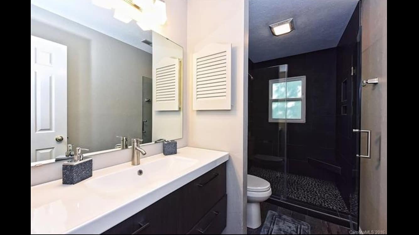 Building Photo - 3300 Selwyn Farms La