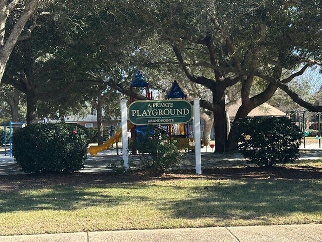 Building Photo - Fabulous Home in Gulf Breeze