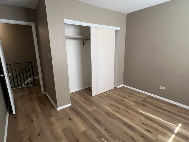 Building Photo - 2664 Woodview Ct