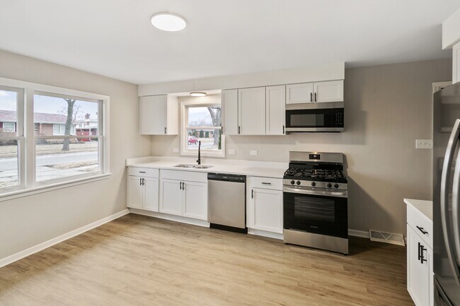 Building Photo - 172 Strieff Ave