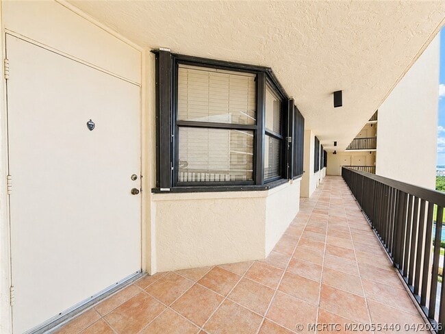 Building Photo - 9500 S Ocean Dr