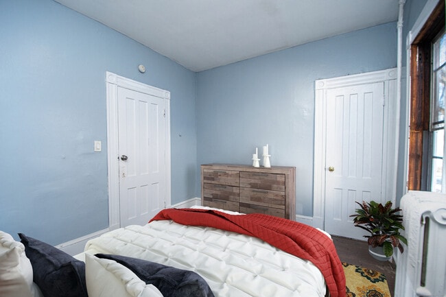 Building Photo - 335 Zion St