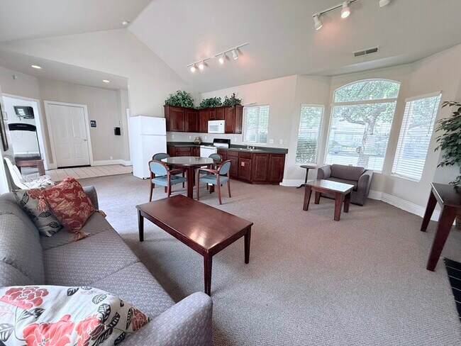 Building Photo - Murray Condo