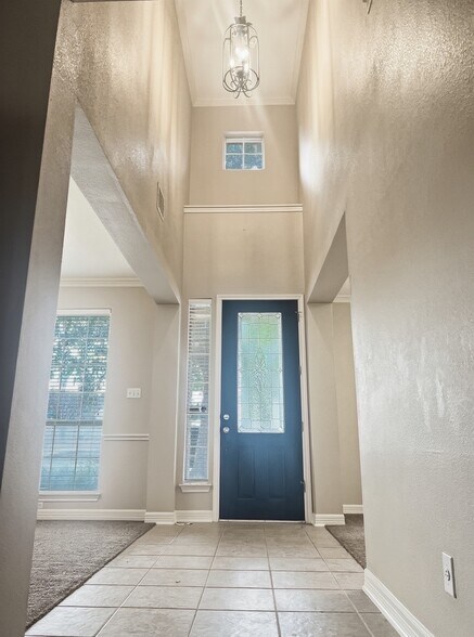 Entry High Ceiling - 15201 Calaveras Dr