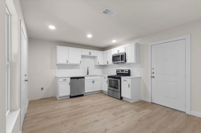 Building Photo - Lease Opportunity in Arlington!
