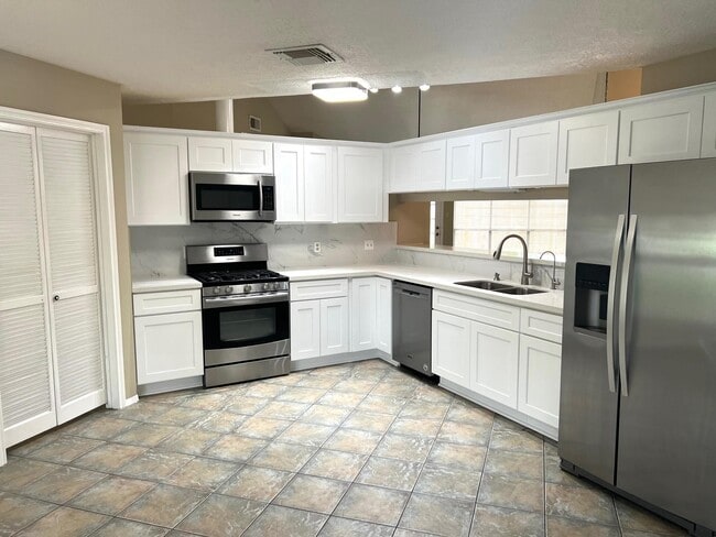 Building Photo - 4007 Lotus Dr