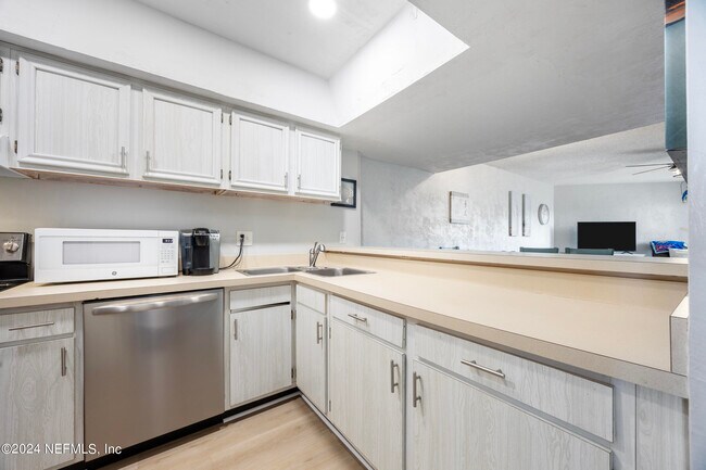 Building Photo - 5650 A1A S