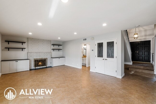Building Photo - 6351 Glenfox Dr